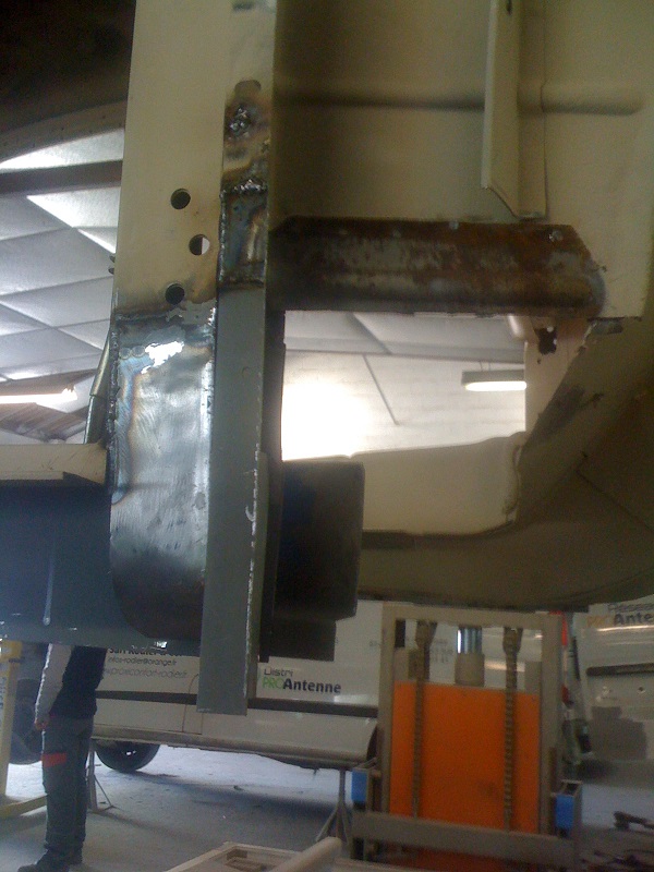 bas de caisse avant droit