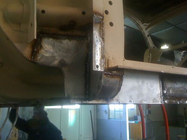 bas de caisse avant gauche