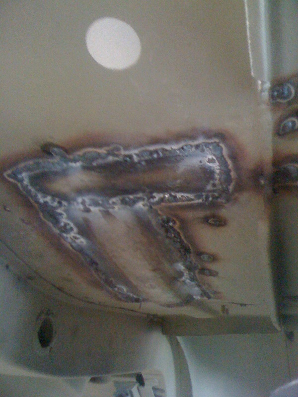 coffre ( vu dessous la voiture )