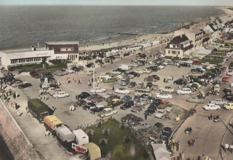 chambord et autre simca en bord de mer.jpg