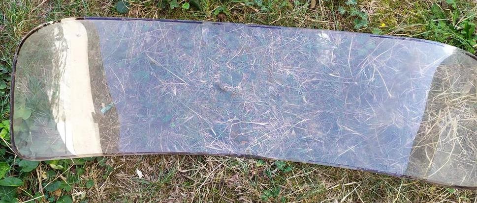 pare brise (7) (Medium).jpg