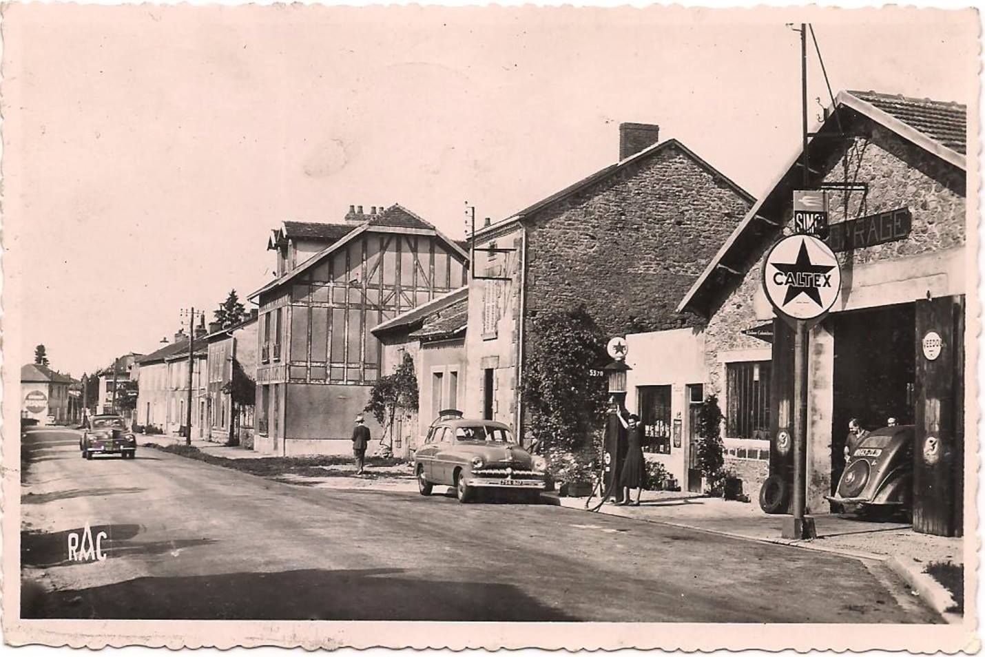 vedette et garage simca.jpg