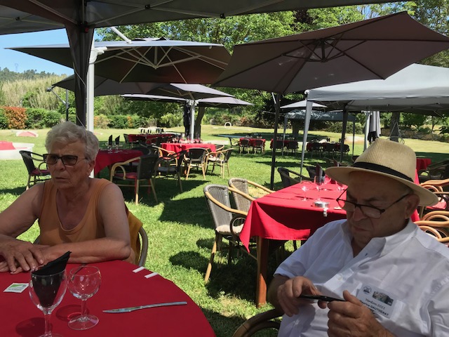 Encore des amis et il y en avait beaucoup