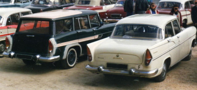 sortie du club début des années 90 on voit la Marly avec un début de restauration si ça rappelle des souvenirs a quelqu'un ça m'intéresse.