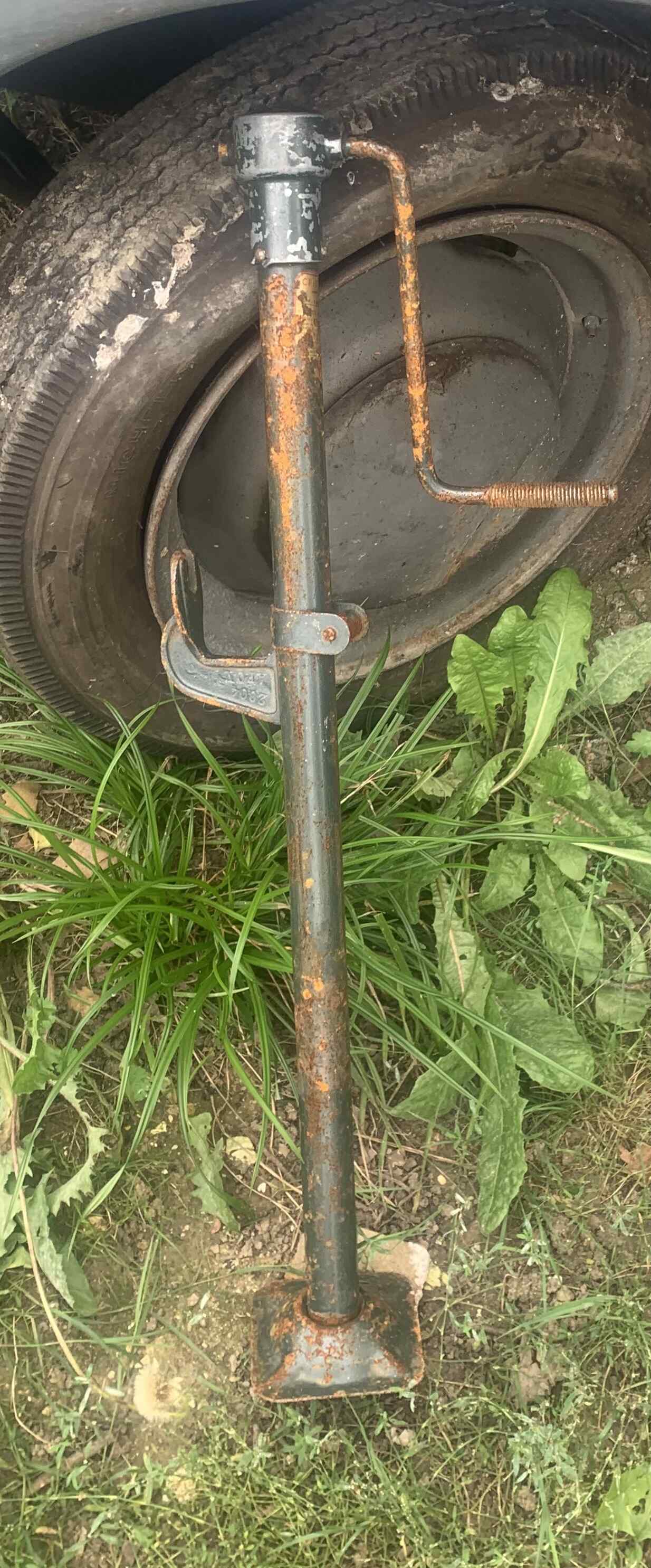 Le cric d’origine de la voiture