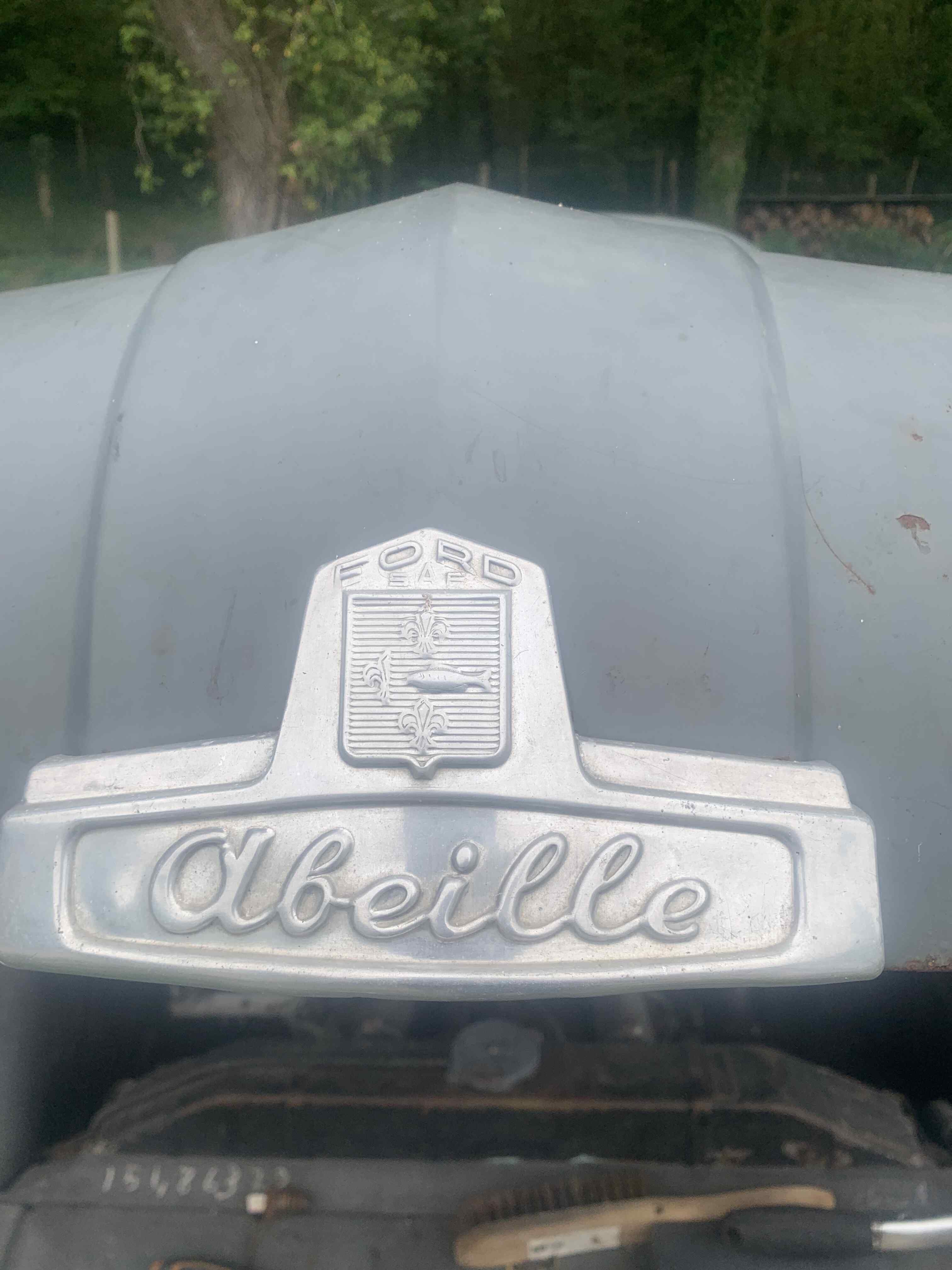 Écusson Ford abeille .jpg