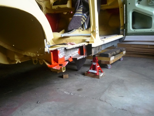 même travail a l'arrière que pour l'avant découpe et remplacement du renfort de bas de caisse