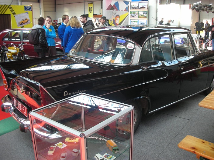 Notre vitrine de miniatures et autres objets